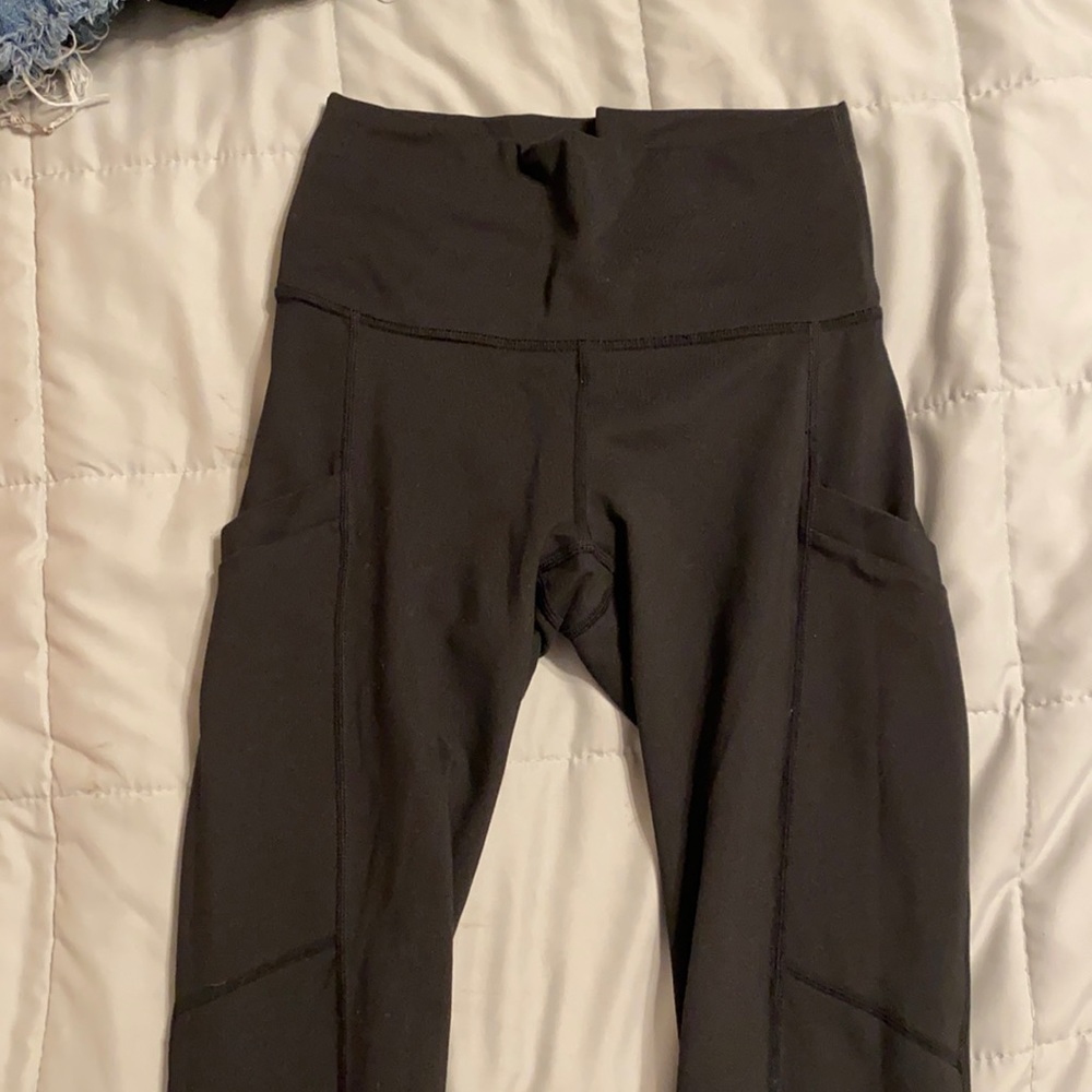 fabletics black leggings, with pockets.
